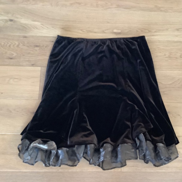 DONNA Velvet Skirt with flounce detail - XL - Picture 1 of 5